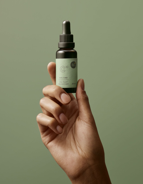 Bio CBD Öl Hand