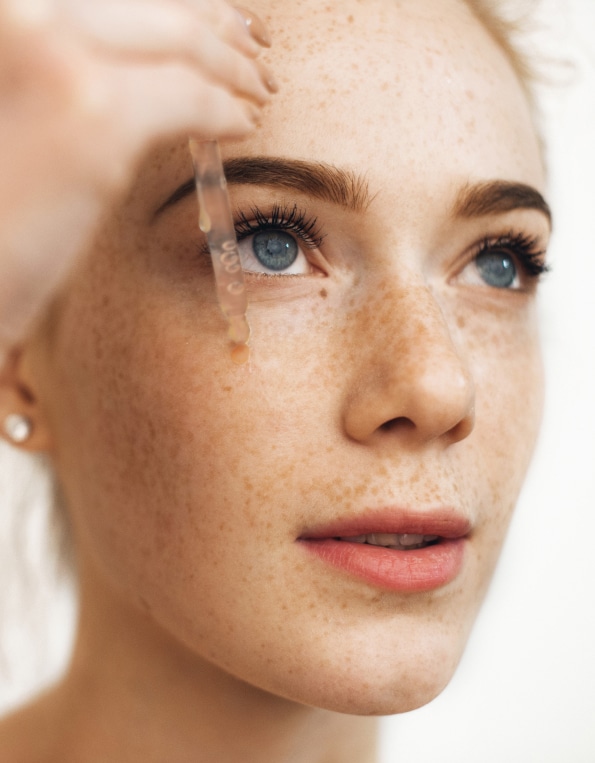 CBD Lifting Serum shine bright inszeniert